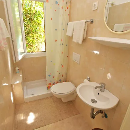 Apartamento By The Sea 1093 *